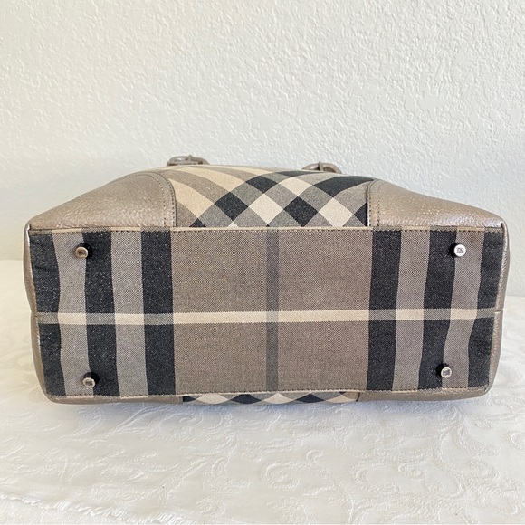 Burberry Check Tote Bag - Picture 9 of 14